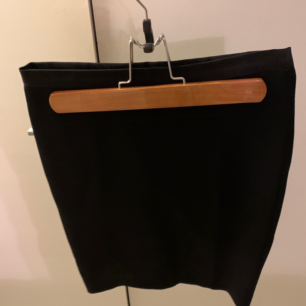 EUC, Stretchy Rachel Roy pencil skirt 18 inches